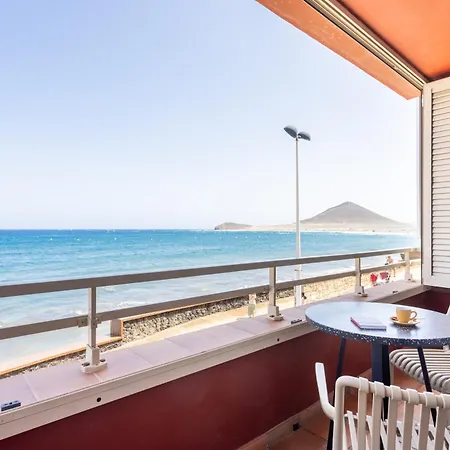 Spectacular Beachfront Loft-style Casa Corina Ii El Medano (Tenerife)